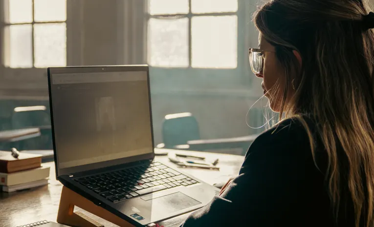 Student using a laptop with free AI writing tools for schoolwork