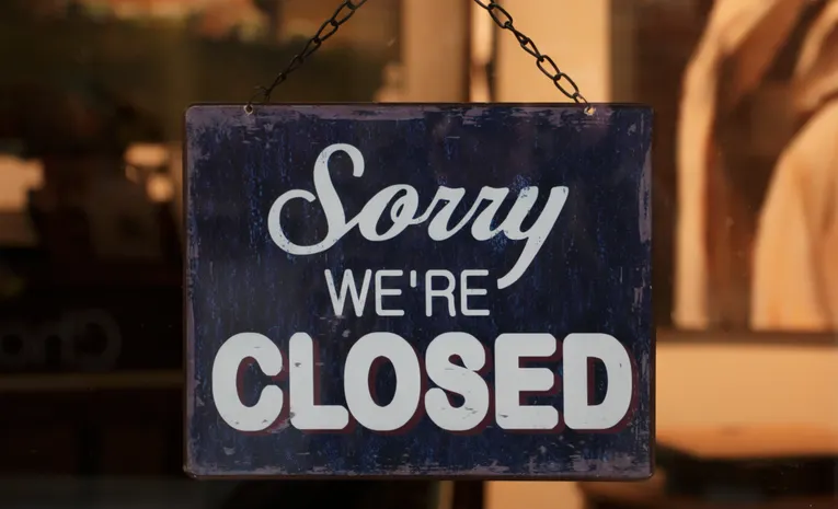 Sorry we're closed sign on a store door representing a SaaS company shutdown